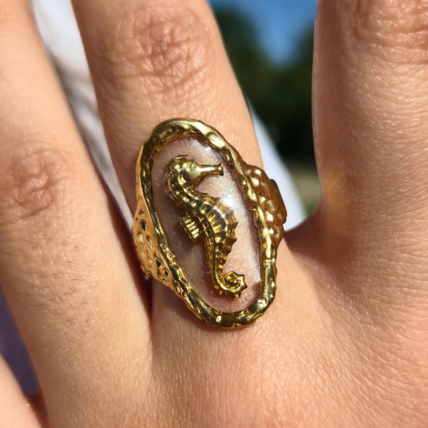 Bague Séval de Mer — Hippocampe & Résine Dorée