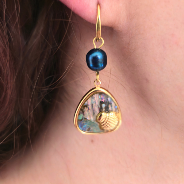 Boucles d'oreilles Asymétriques Emma — Nacre Abalone & Chaînes Irisées
