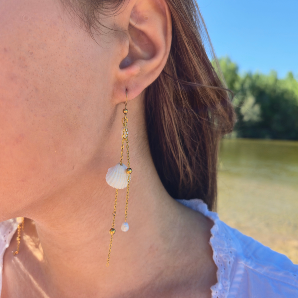 Boucles d'oreilles Shelly — Coque Naturelle & Chainettes Dorées