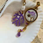 Boucles d'oreilles Asymétriques Coralia — Corail Violet & Émail