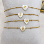 Bracelet Tiana — Cœur Nacre & Initiale Personnalisée