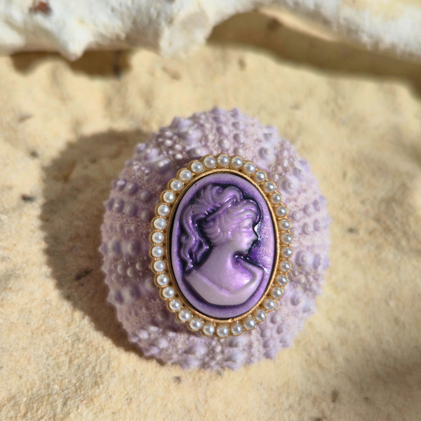 Broche Miss O Camée — Oursin Naturel & Camée Violet