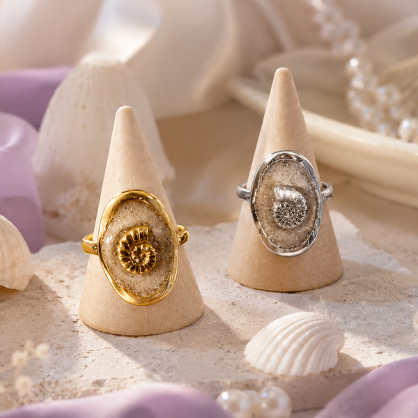 Bague Ursula — Résine Sable Île Maurice & Ammonite