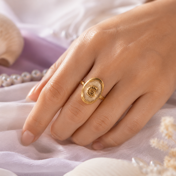 Bague Ursula — Résine Sable Île Maurice & Ammonite