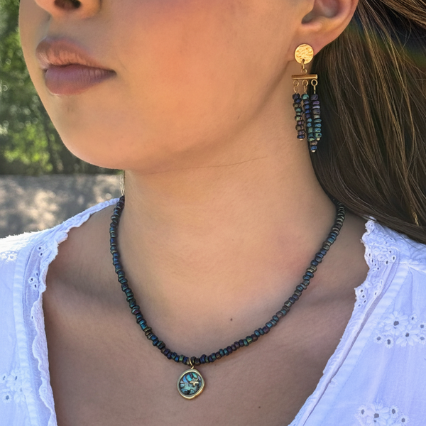 Collier Emma — Perles Irisées Abalone & Pendentif Nacre