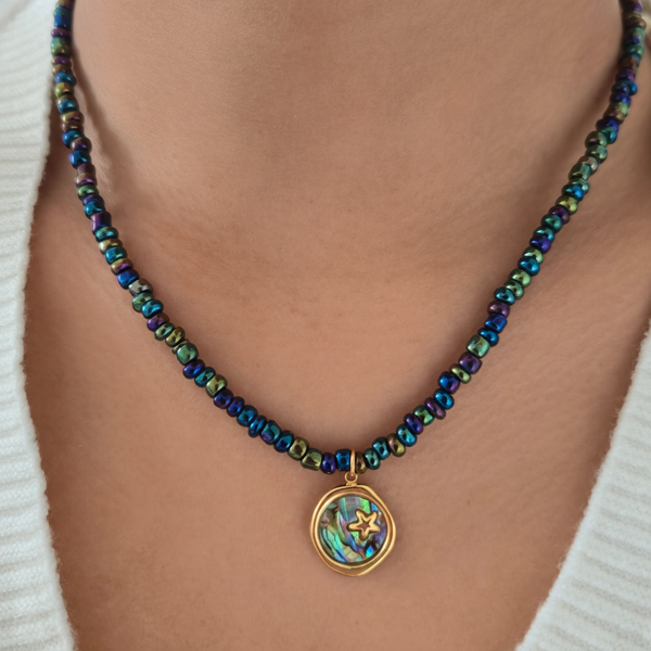 Collier Emma — Perles Irisées Abalone & Pendentif Nacre