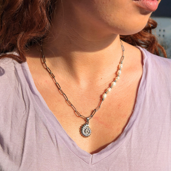 Collier Ursula — Asymétrique Perles & Ammonite